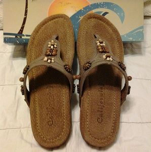 SANDALS SIZE 8 NWT olive orange yellow blk or pink
